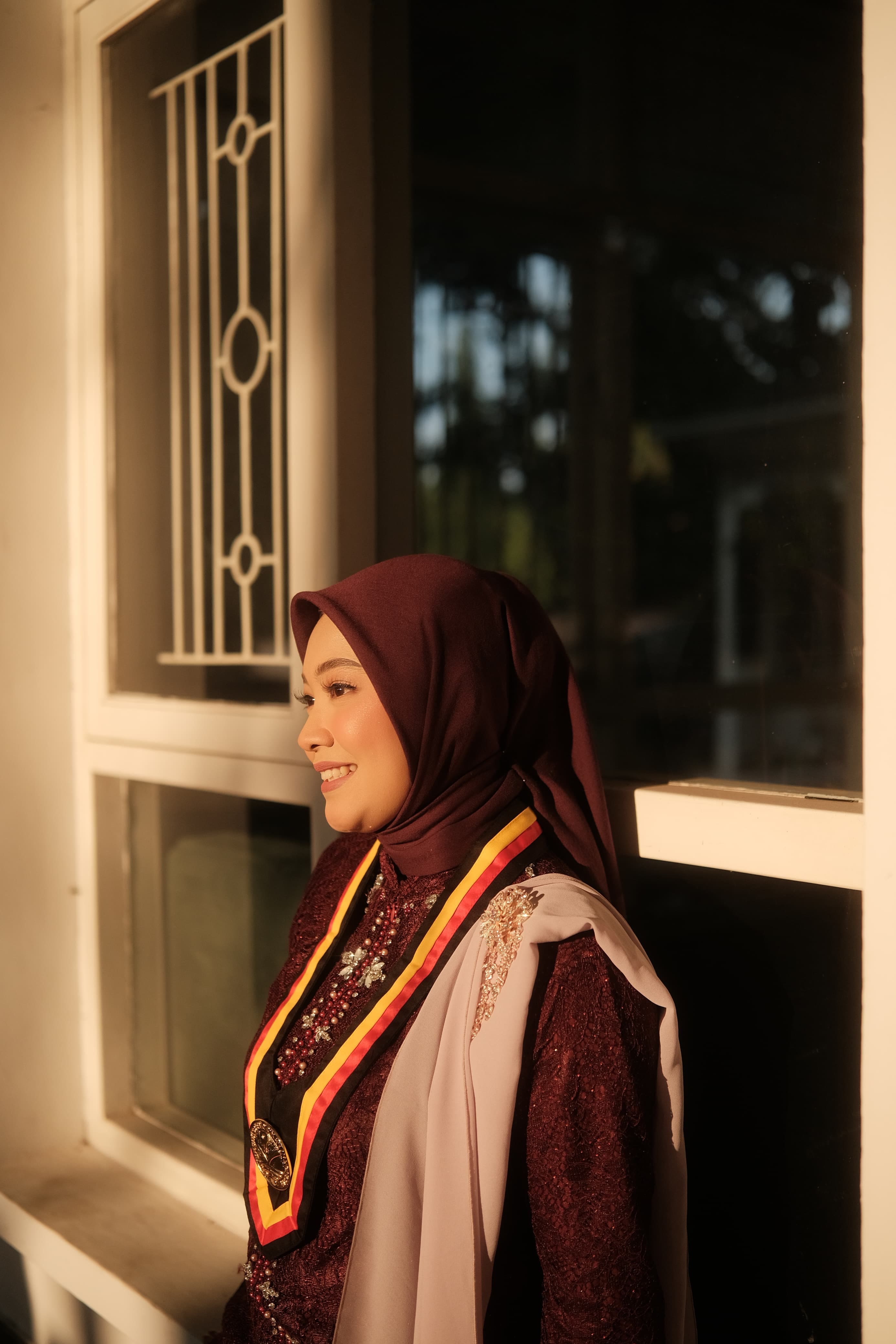 Makeup wisuda dengan gaya elegan untuk acara formal