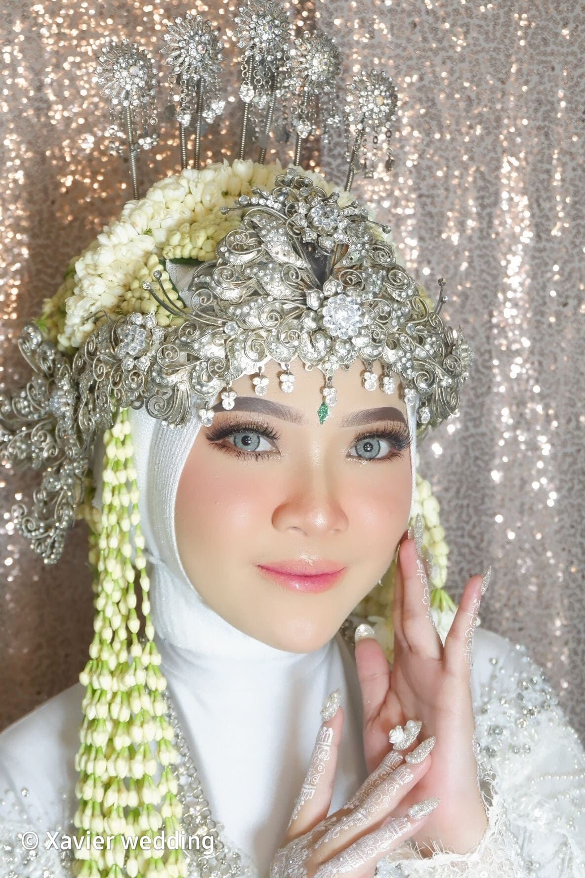 Makeup pernikahan elegan dengan sentuhan glamor